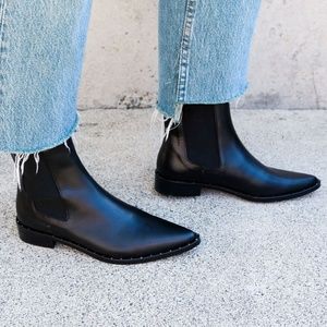 Freda Salvador Joan Boot - 7.5 fits like a 7